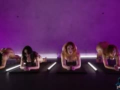 Interracial Lesbenweiber beim Training