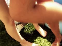 Auf der Wiese vernaschen sich die lesbischen Schlampen