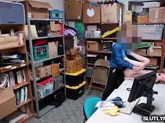 Blondine im Büro im Hundestil durchgevögelt